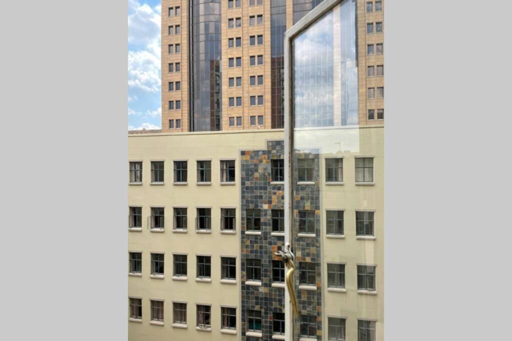 Cool & Easy Flat In The Heart Of Marshalltown Johannesburg Buitenkant foto