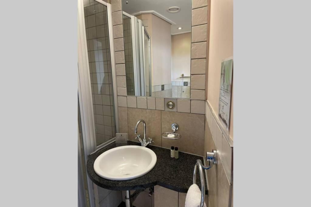 Cool & Easy Flat In The Heart Of Marshalltown Johannesburg Buitenkant foto