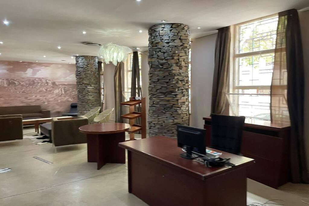 Cool & Easy Flat In The Heart Of Marshalltown Johannesburg Buitenkant foto